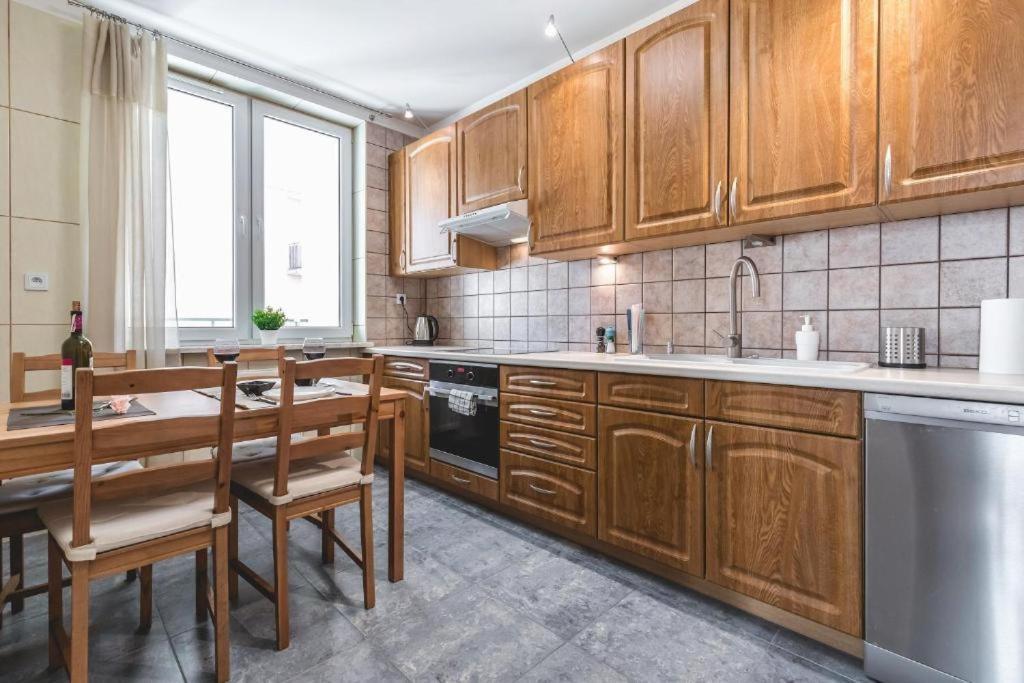 Apartament Niecala Queens Superior Люблин Екстериор снимка