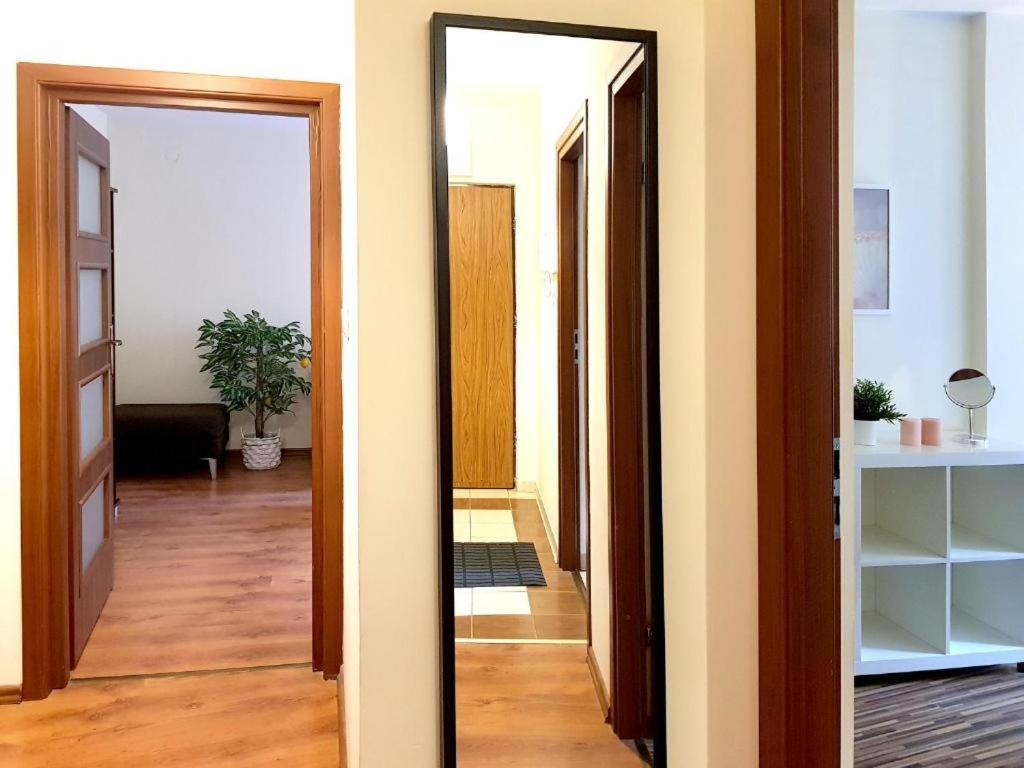 Apartament Niecala Queens Superior Люблин Екстериор снимка